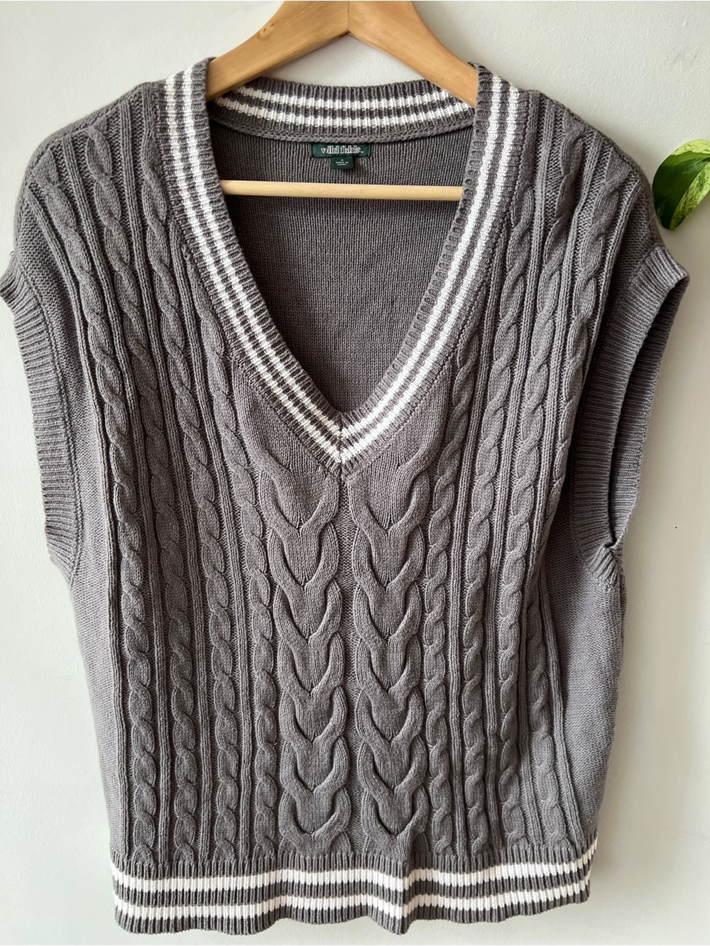 wild fable Grey Sleeveless Crewneck Sweater Vest with White Stripe Trim